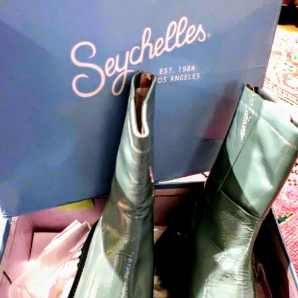 Very Cool Seychelles Last Chance Ankle Lug Boots - Picture 5 of 7